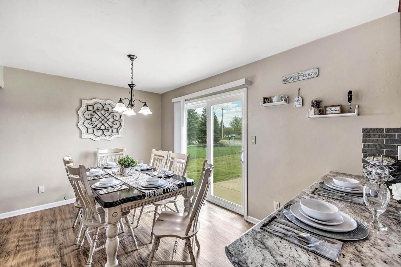 Serene 3 Bedroom Home, Nrm, Wi-Fi, Parking, Queen Bed De Pere Exteriör bild