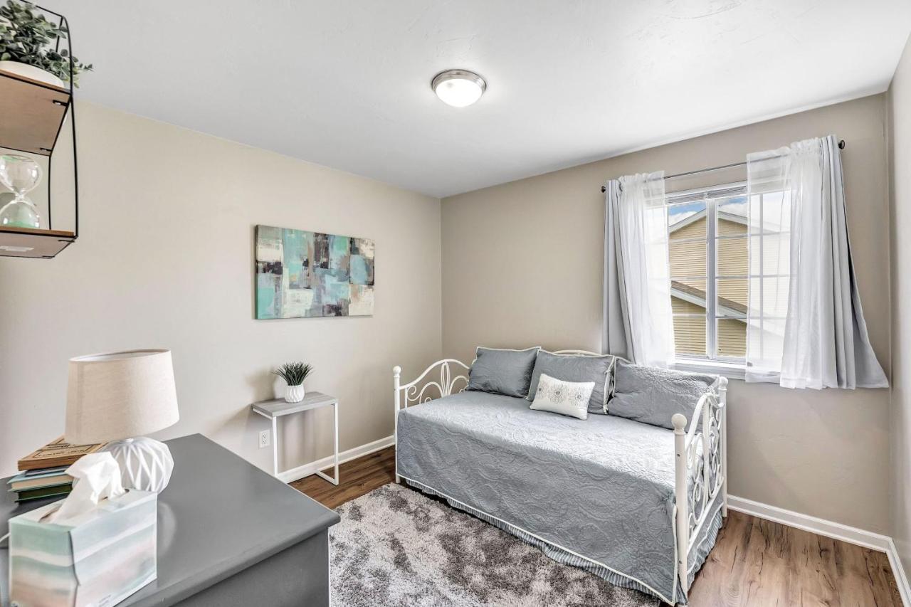 Serene 3 Bedroom Home, Nrm, Wi-Fi, Parking, Queen Bed De Pere Exteriör bild
